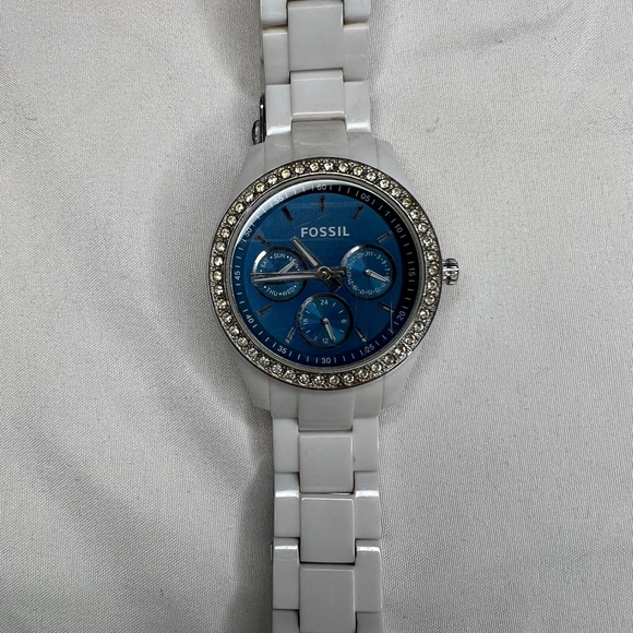 Fossil Womens white Stella Watch. Day, date display quartz with blue dial. - Picture 4 of 4